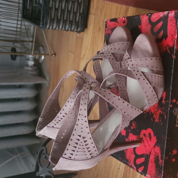 Heels - Picture 1 of 6